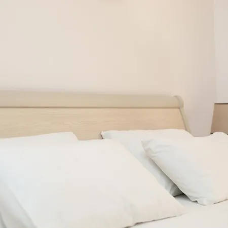 Lorel's Homes 3* Vlorë