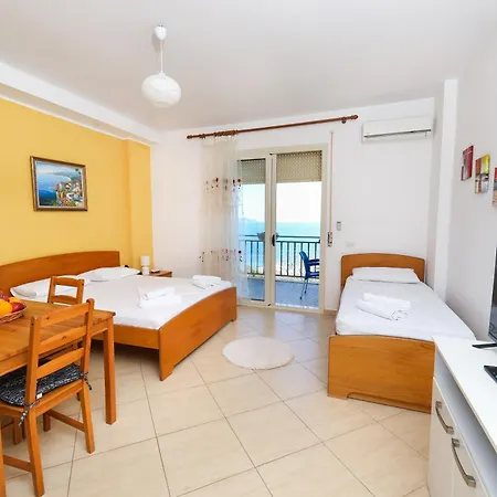 Lorel's Homes 3* Vlorë