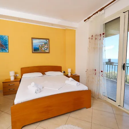 Lorel's Homes 3* Vlorë