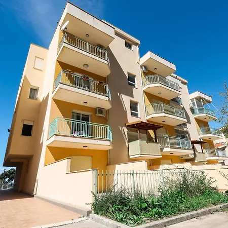 Lorel's Homes Aparthotel