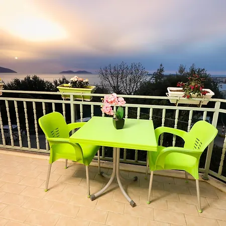 Апарт-отель Lorel's Homes 3*