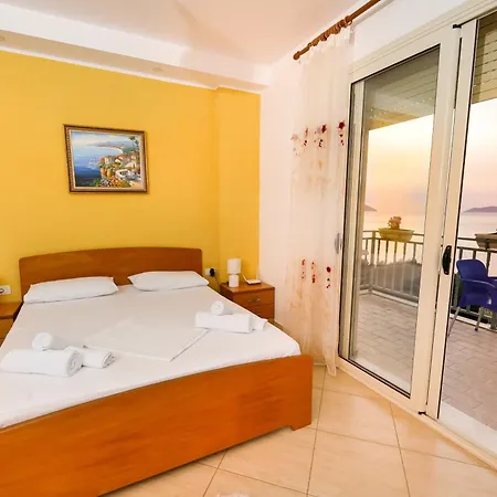Lorel's Homes 3* Vlorë