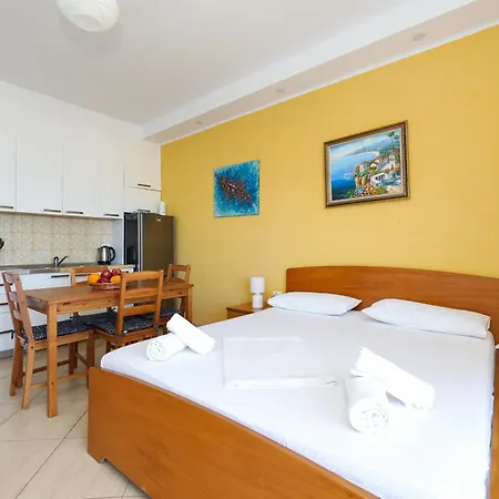 Lorel's Homes 3*