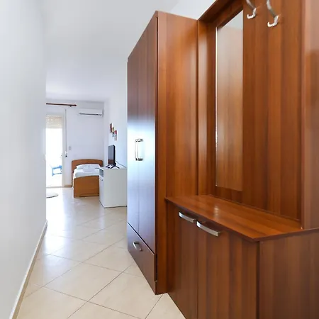 Lorel's Homes Aparthotel 3*