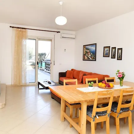 Lorel's Homes 3*