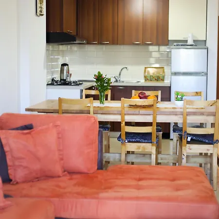 Lorel's Homes Aparthotel