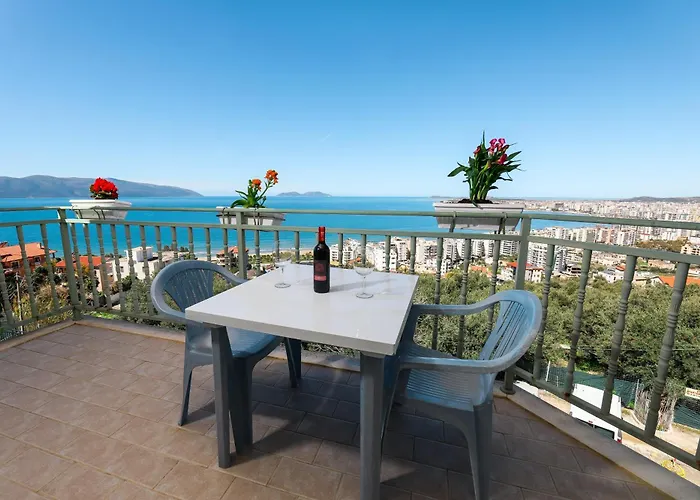 Lorel's Homes Aparthotel