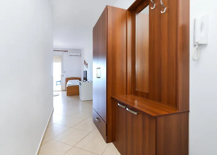 Lorel's Homes Aparthotel 3*