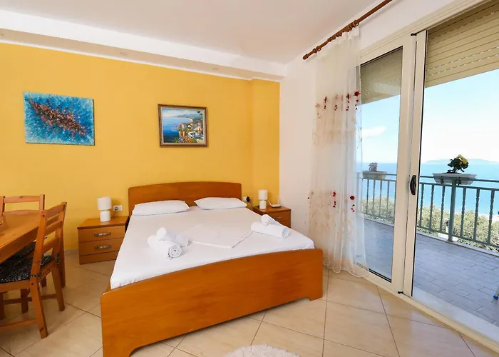 Lorel's Homes 3* Vlorë