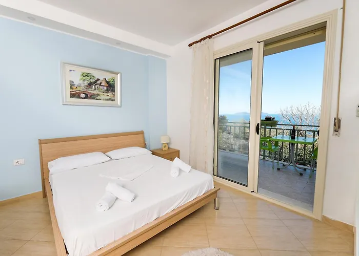 Lorel's Homes Aparthotel