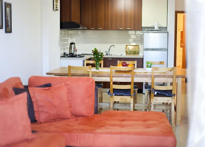 Lorel's Homes Aparthotel