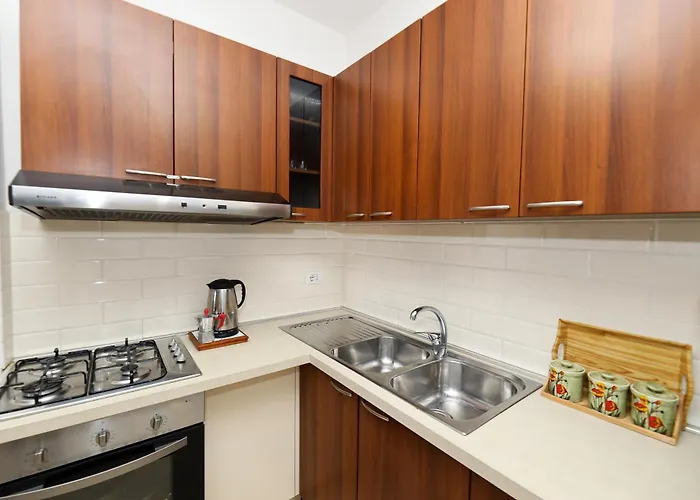 Lorel's Homes Aparthotel